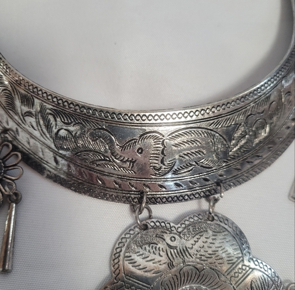 Vintage Hmong Miao Silver Metal Ceremonial  Etched Elephant Collar Necklace - Picture 3 of 11